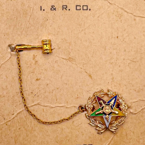 Vintage 1940’s 10k Gold Masonic Eastern Star Enamel Pin Gavel on Original Paper - Picture 1 of 7